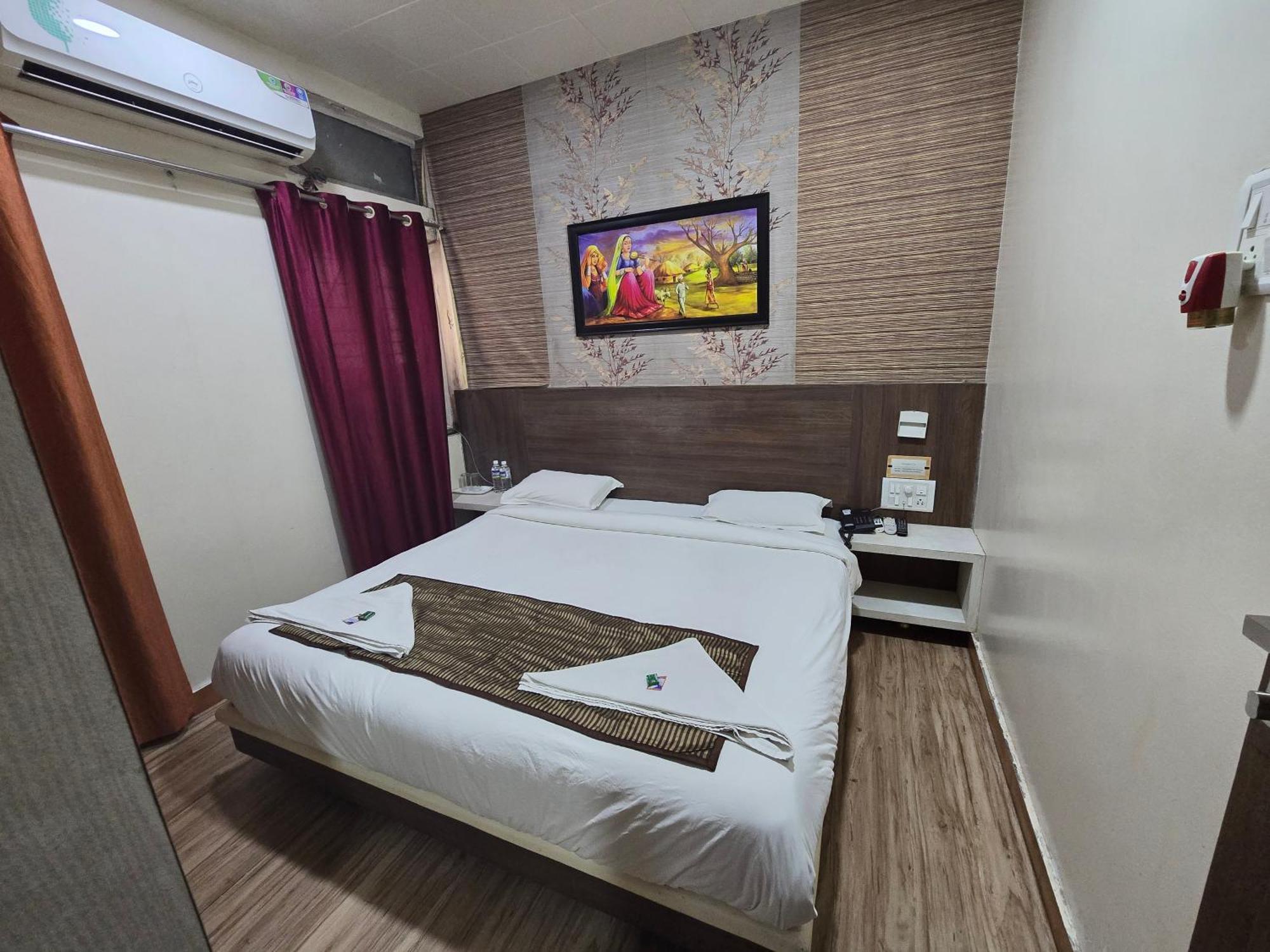 Hotel Darshan Executive Tuljapur Exterior foto