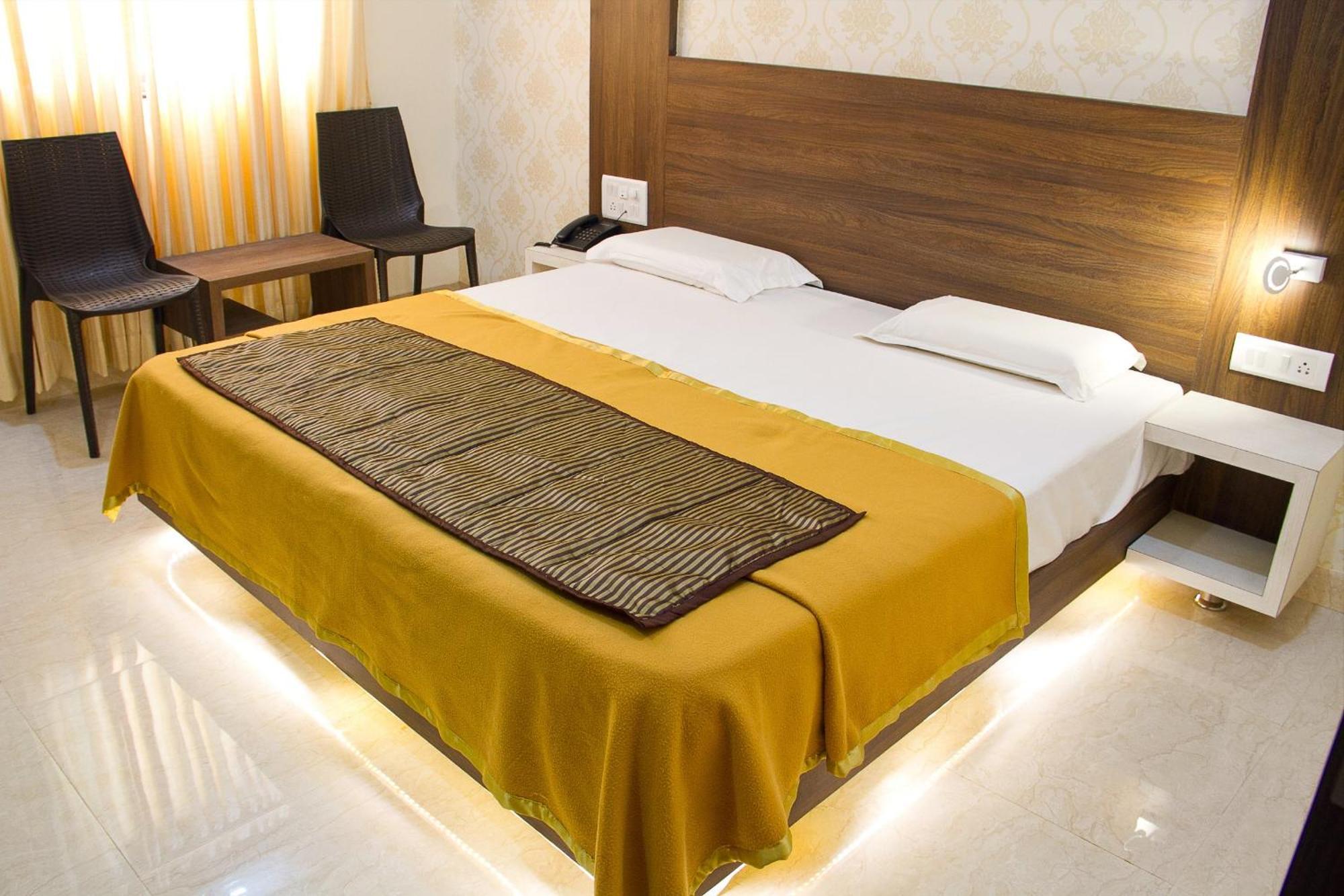 Hotel Darshan Executive Tuljapur Exterior foto