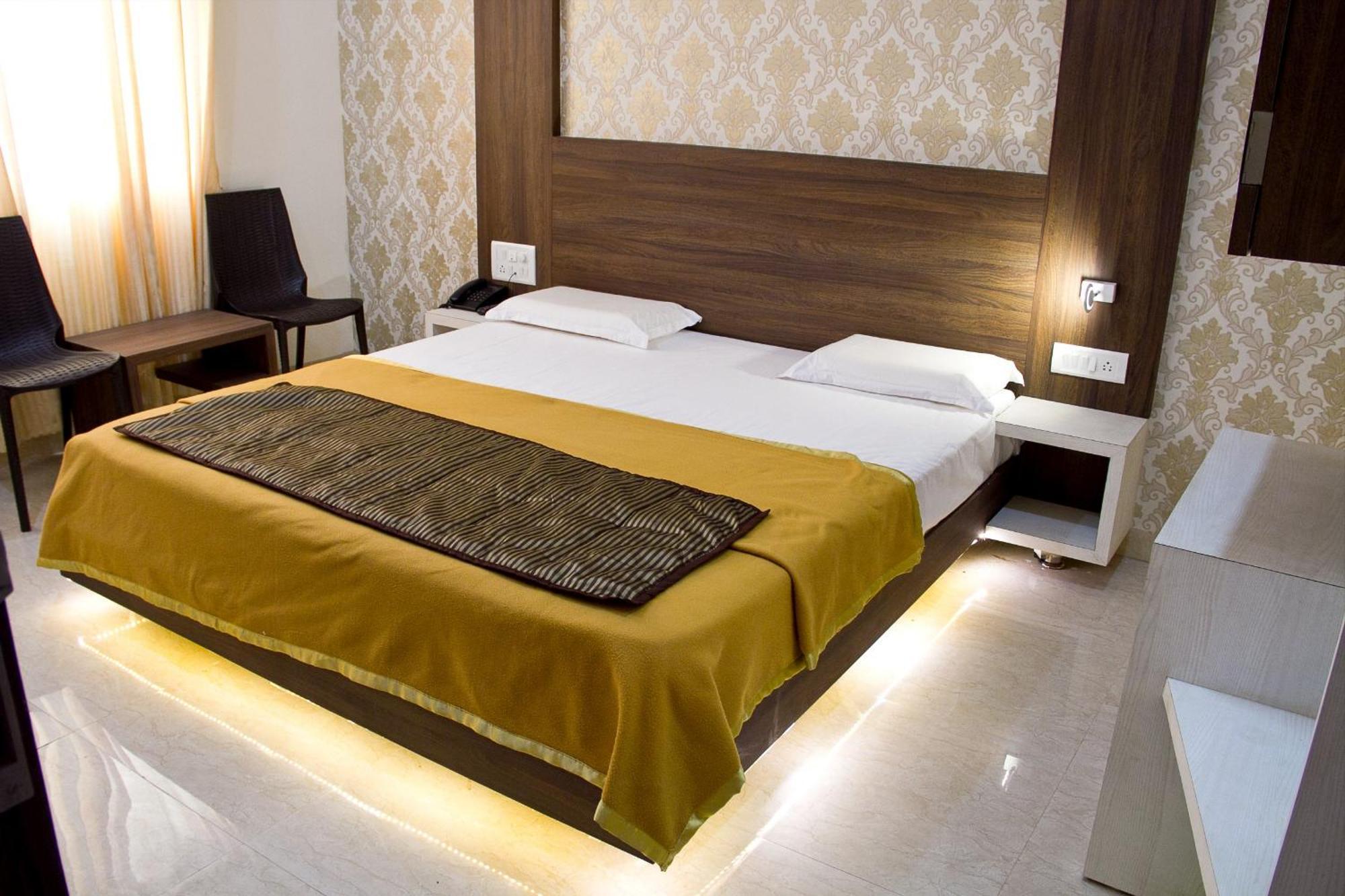 Hotel Darshan Executive Tuljapur Exterior foto