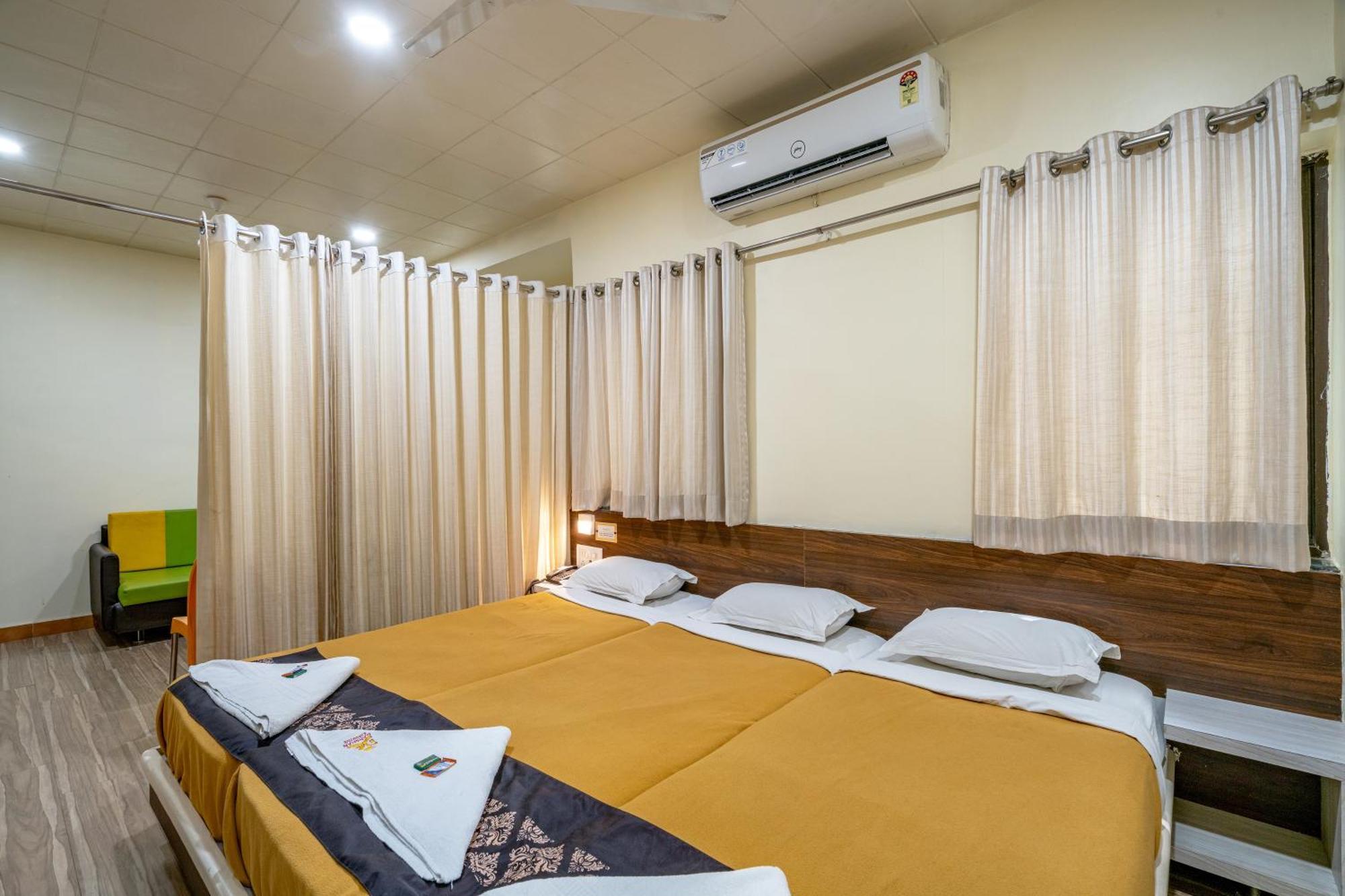 Hotel Darshan Executive Tuljapur Exterior foto
