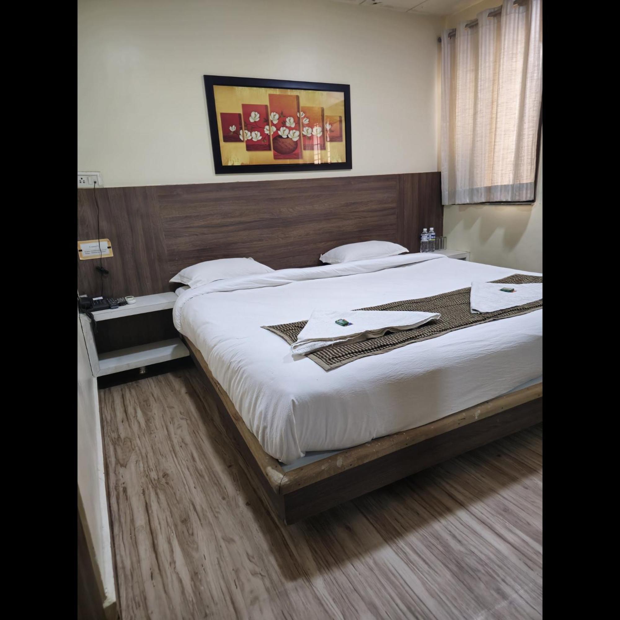 Hotel Darshan Executive Tuljapur Exterior foto