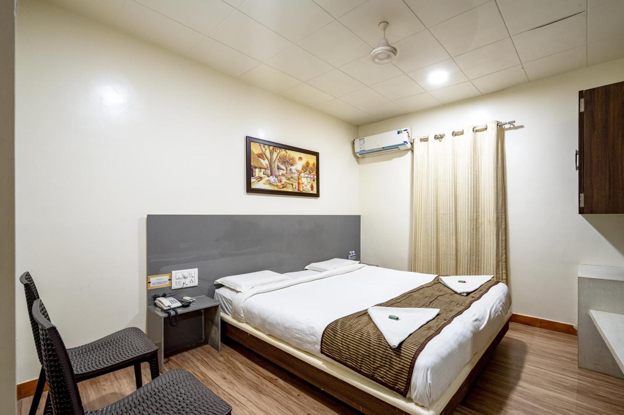 Hotel Darshan Executive Tuljapur Exterior foto